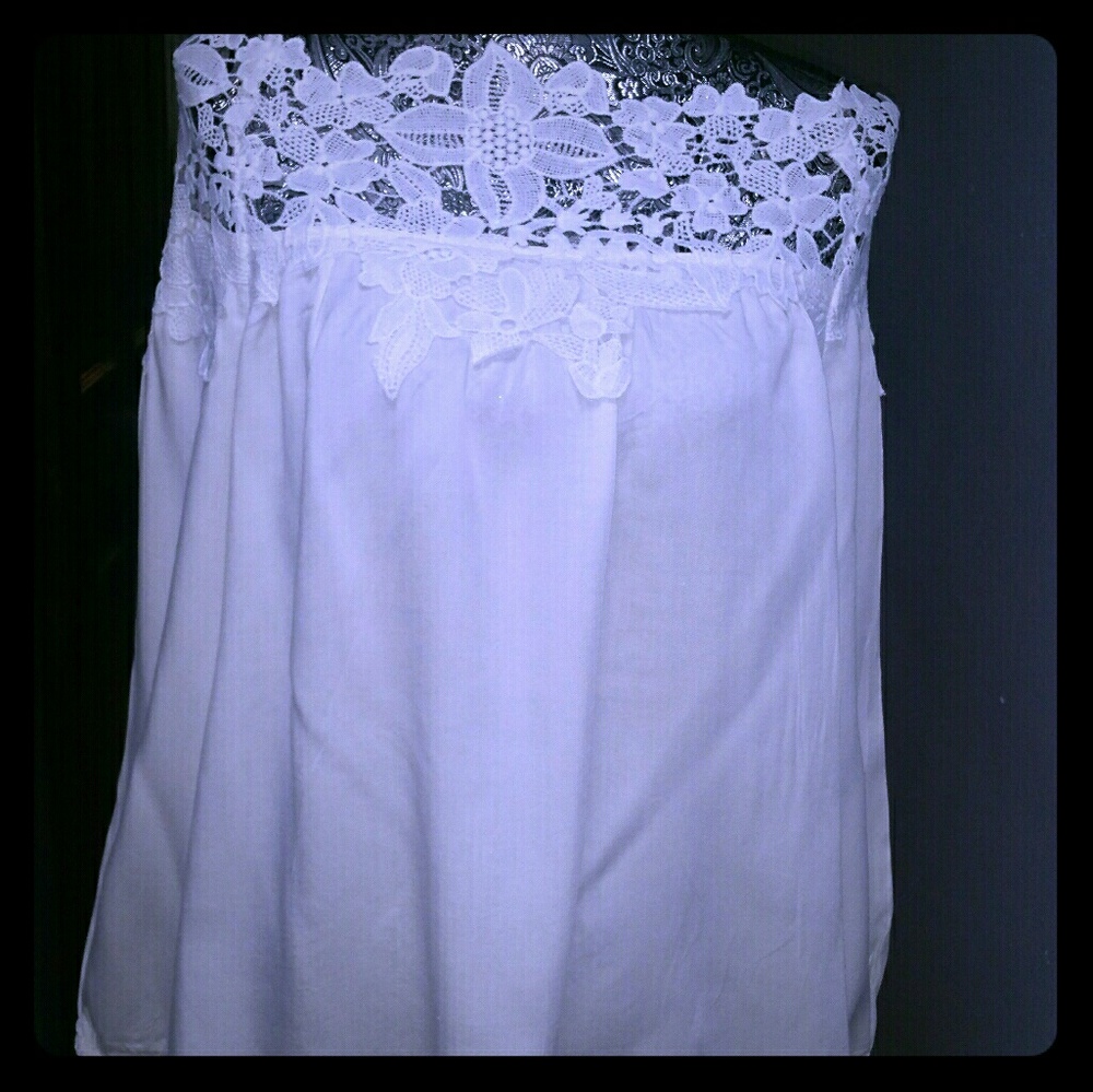 Do + Be White Off The Shoulder 100% Rayon Top